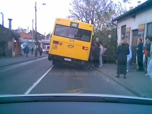 nakrenutiautobusgsp.jpg